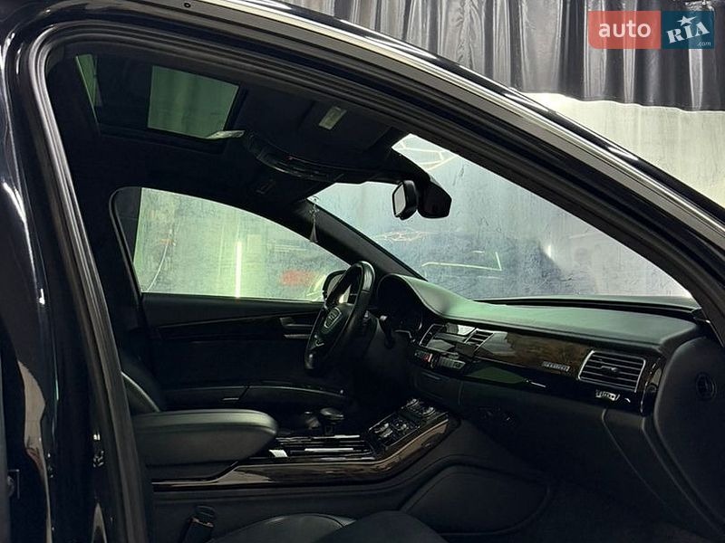 Седан Audi A8 2013 в Надворной