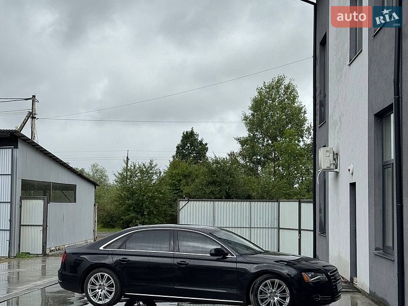 Седан Audi A8 2013 в Надворной
