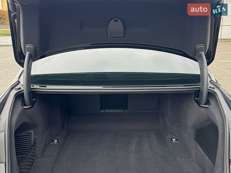 Седан Audi A8 2022 в Івано-Франківську