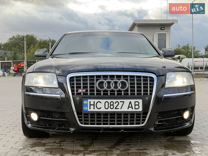 Седан Audi A8 2005 в Иваничах