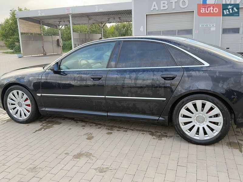 Седан Audi A8 2005 в Иваничах