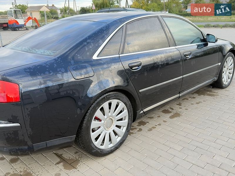 Седан Audi A8 2005 в Иваничах