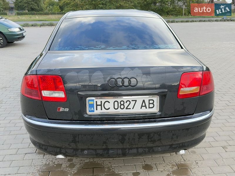 Седан Audi A8 2005 в Иваничах
