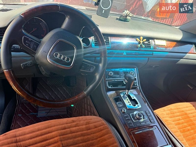 Седан Audi A8 2005 в Иваничах