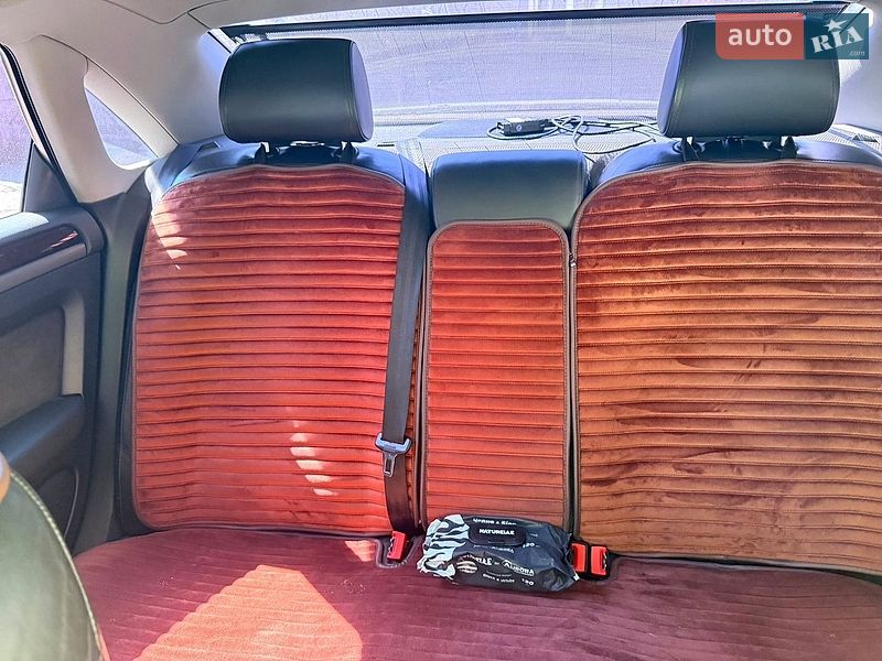 Седан Audi A8 2005 в Иваничах