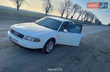 Седан Audi A8 1997 в Крыжополе