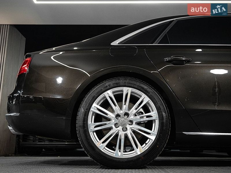 Седан Audi A8 2013 в Одесі