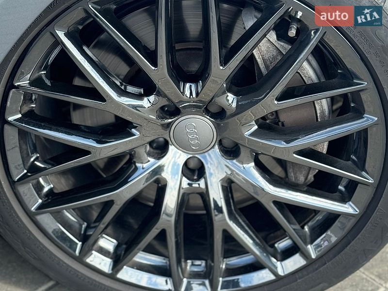 Седан Audi A8 2015 в Кам'янському