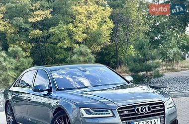 Седан Audi A8 2015 в Кам'янському