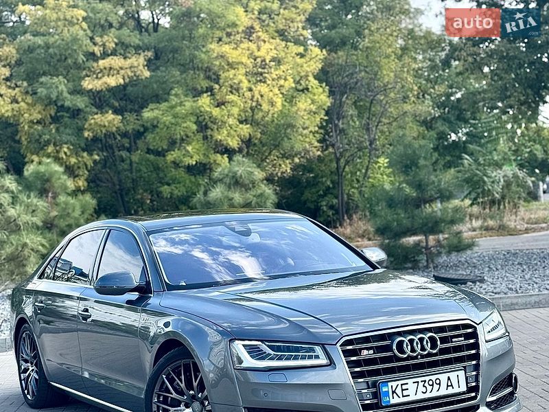 Седан Audi A8 2015 в Кам'янському