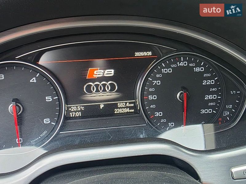 Седан Audi A8 2015 в Кам'янському