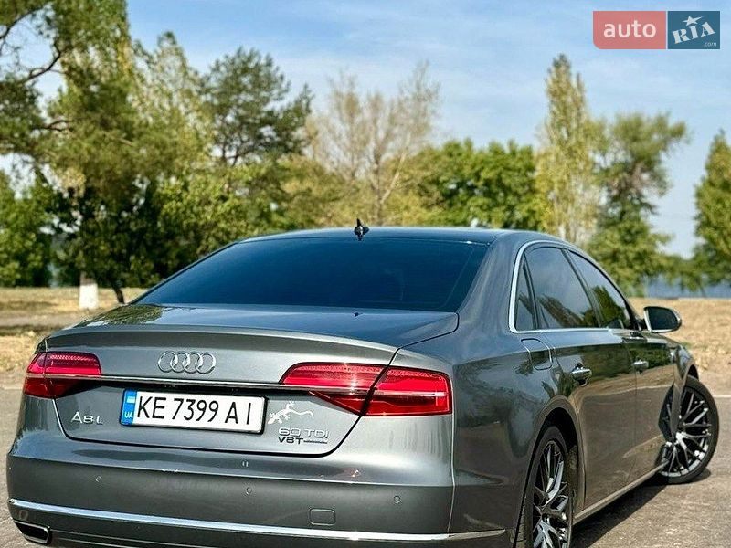 Седан Audi A8 2015 в Кам'янському