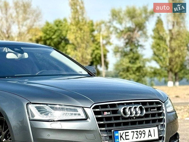 Седан Audi A8 2015 в Кам'янському