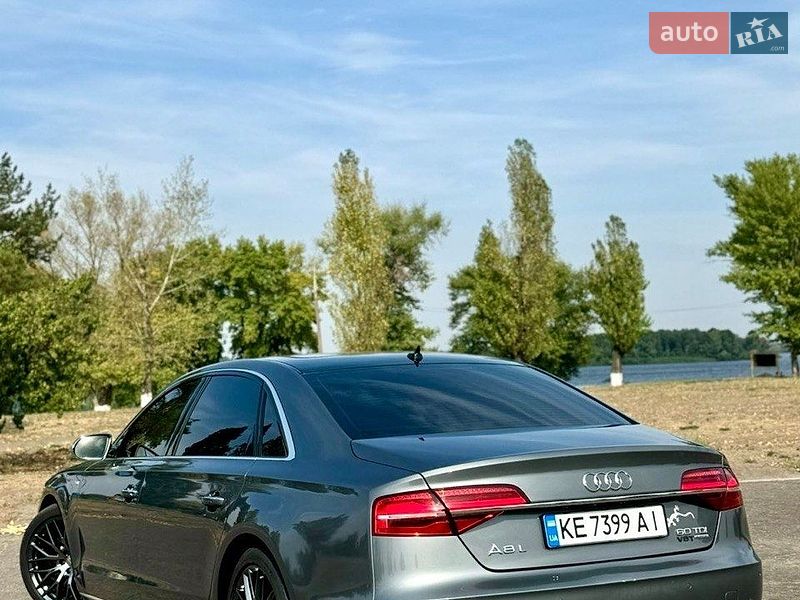 Седан Audi A8 2015 в Кам'янському