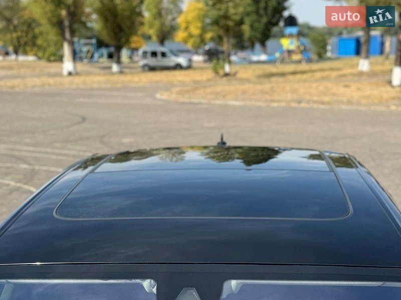 Седан Audi A8 2015 в Кам'янському