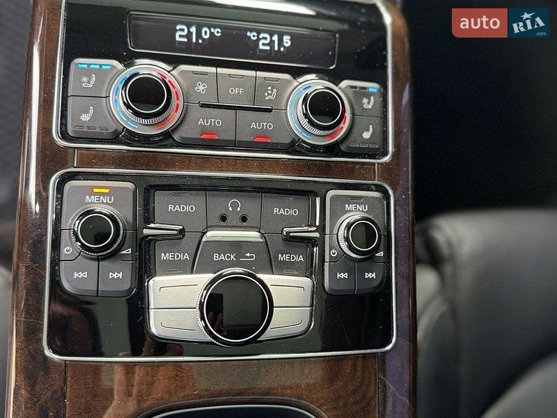 Седан Audi A8 2015 в Кам'янському