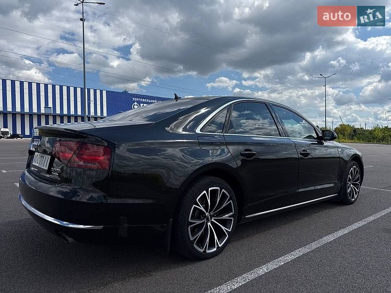 Седан Audi A8 2012 в Рівному