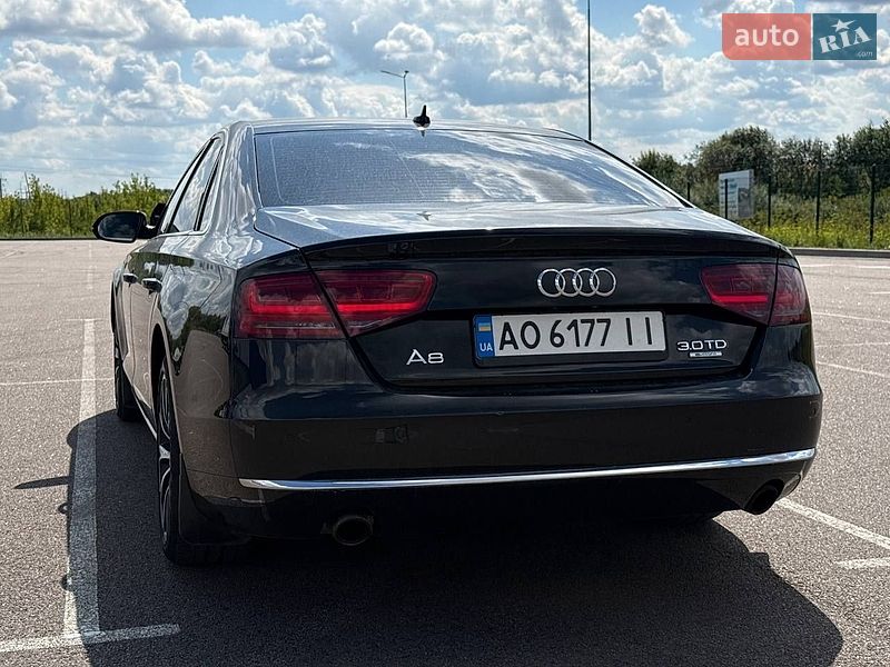 Седан Audi A8 2012 в Рівному