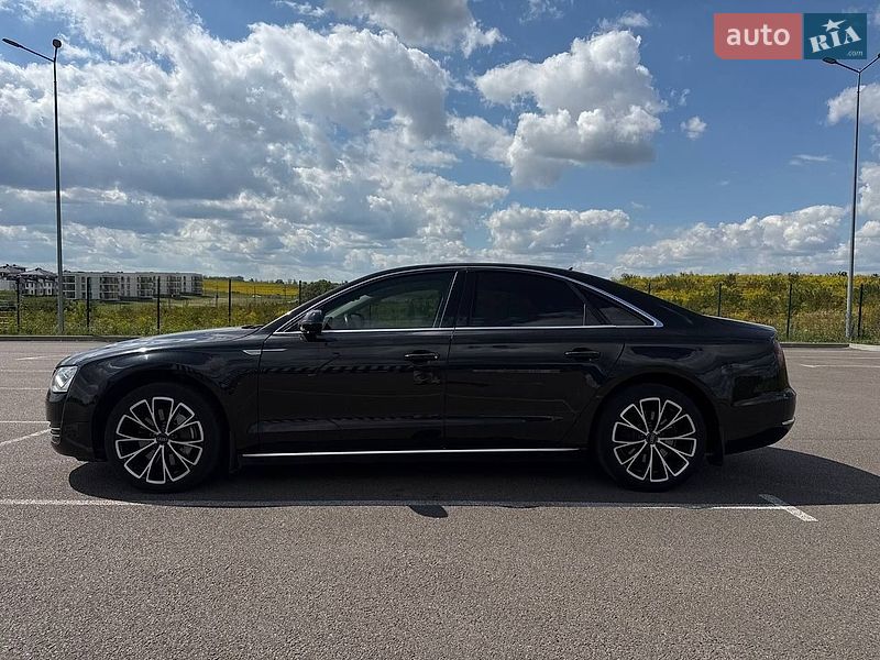 Седан Audi A8 2012 в Рівному