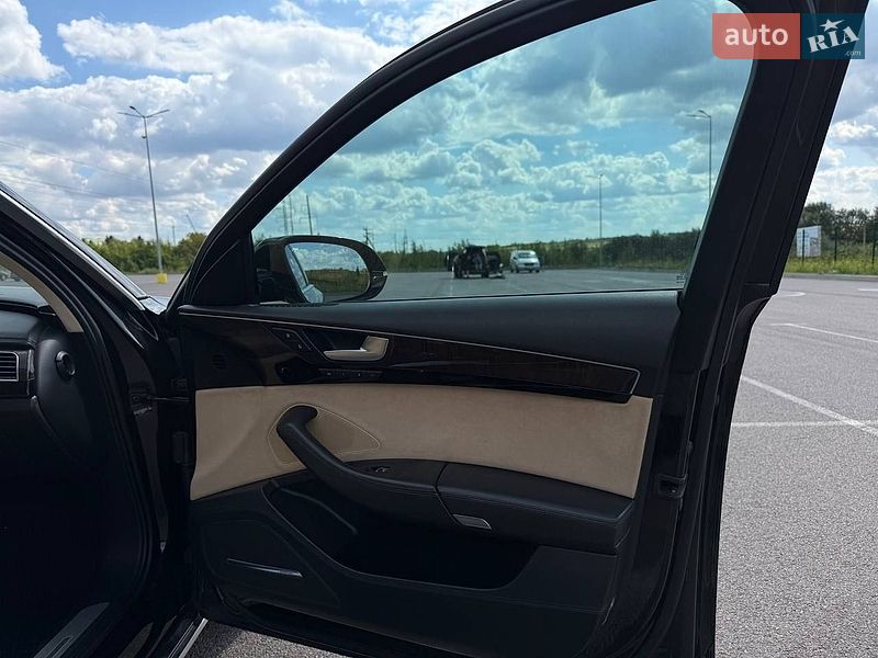Седан Audi A8 2012 в Рівному