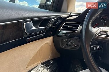 Седан Audi A8 2012 в Рівному