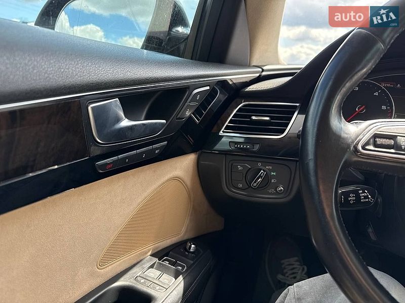 Седан Audi A8 2012 в Рівному