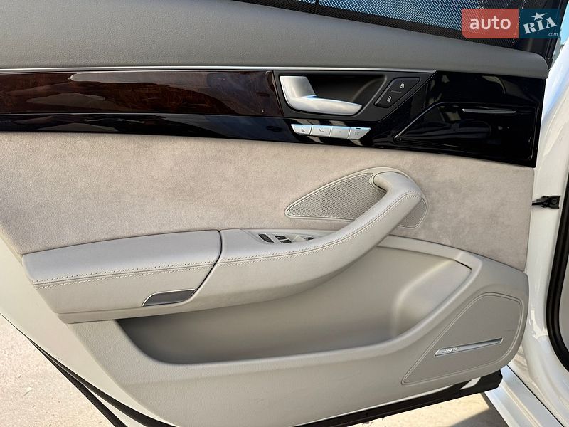 Седан Audi A8 2017 в Киеве