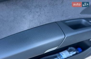 Седан Audi A8 2017 в Києві