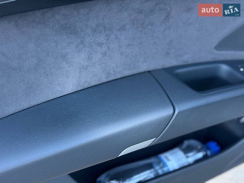 Седан Audi A8 2017 в Києві