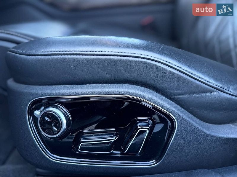 Седан Audi A8 2017 в Києві