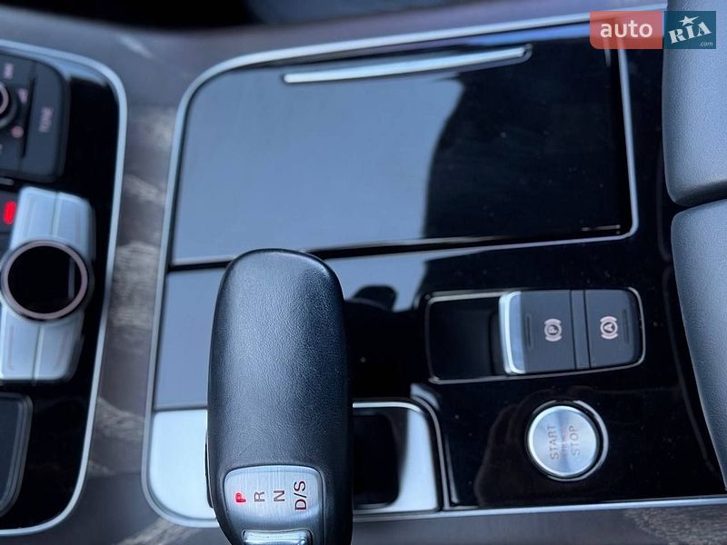 Седан Audi A8 2017 в Києві