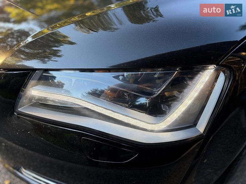 Седан Audi A8 2013 в Киеве