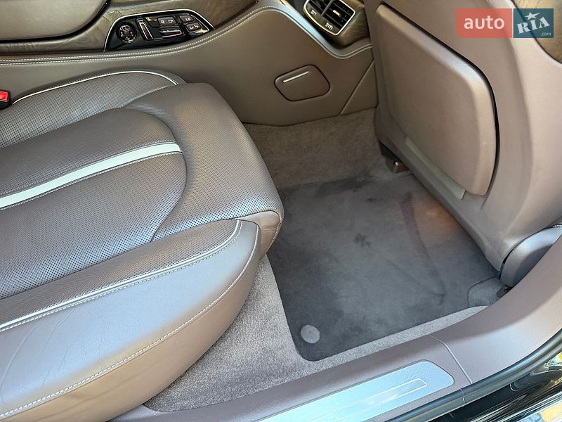 Седан Audi A8 2013 в Киеве