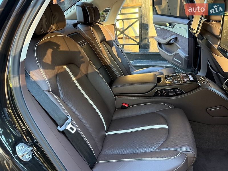 Седан Audi A8 2013 в Киеве
