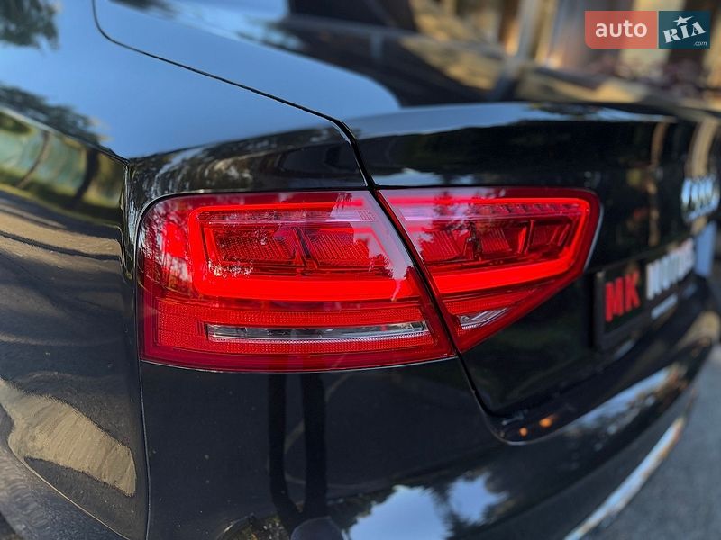 Седан Audi A8 2013 в Киеве