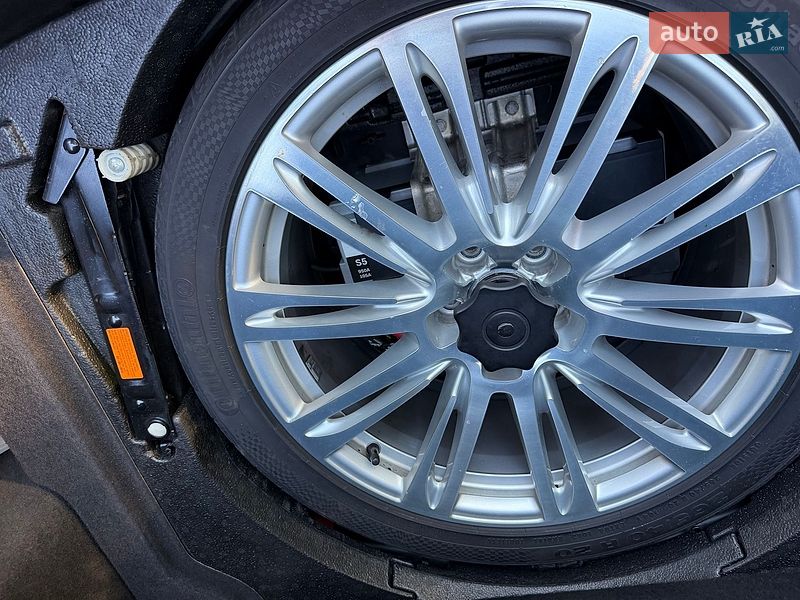 Седан Audi A8 2013 в Киеве