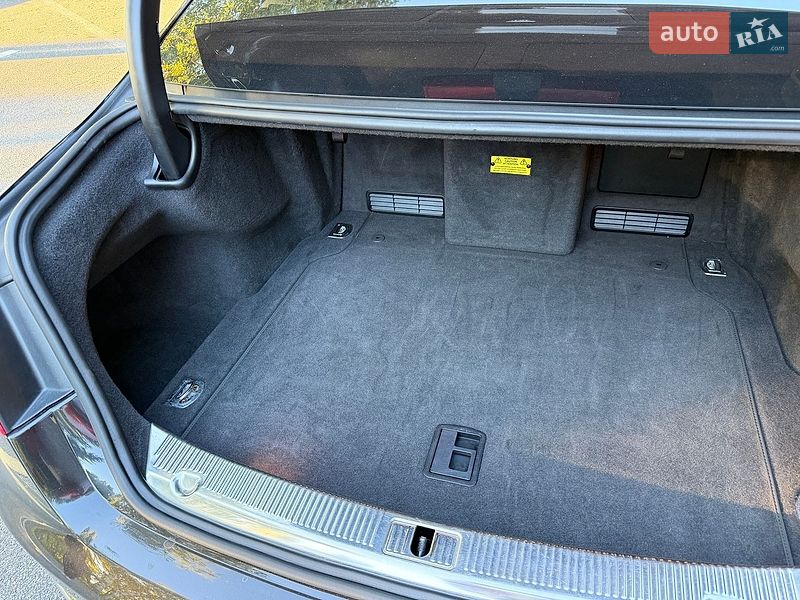 Седан Audi A8 2013 в Киеве