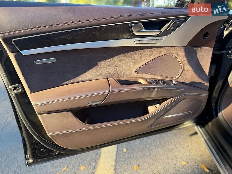 Седан Audi A8 2013 в Киеве