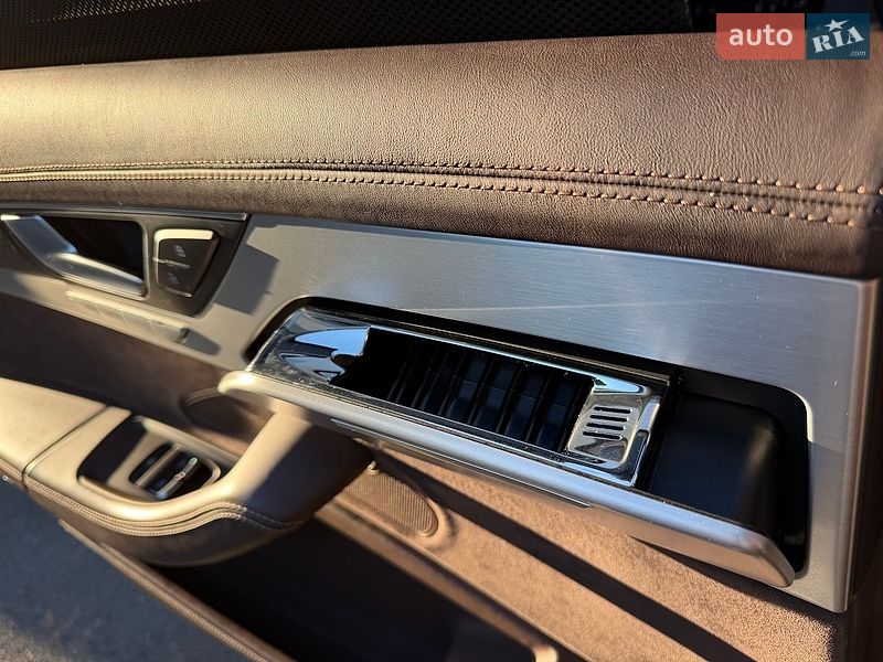Седан Audi A8 2013 в Киеве