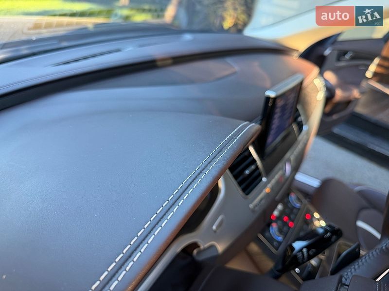 Седан Audi A8 2013 в Киеве
