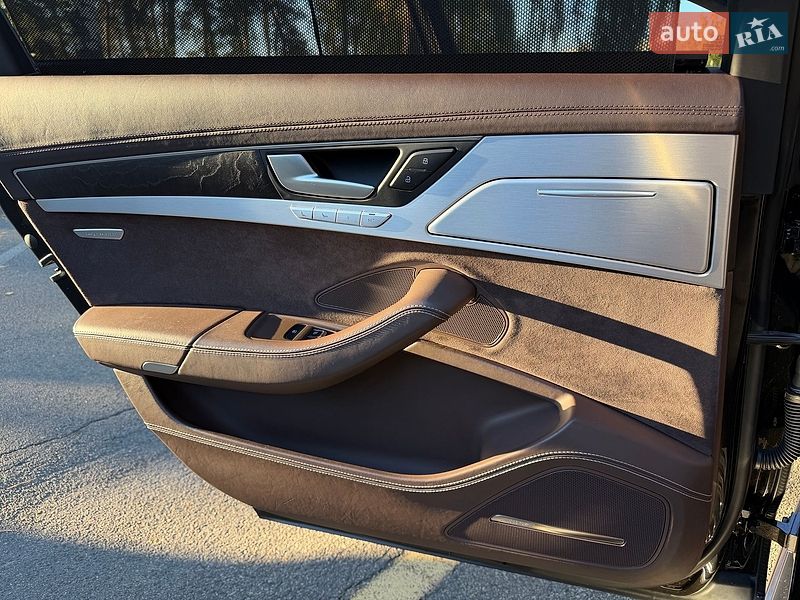 Седан Audi A8 2013 в Киеве
