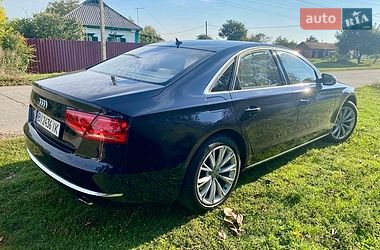 Седан Audi A8 2010 в Глобиному