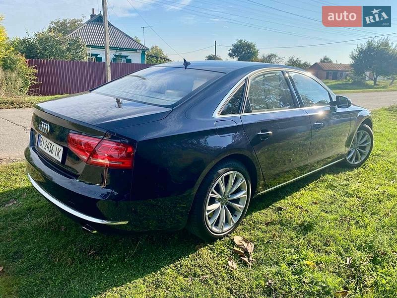 Седан Audi A8 2010 в Глобиному