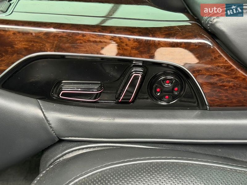 Седан Audi A8 2012 в Павлограді