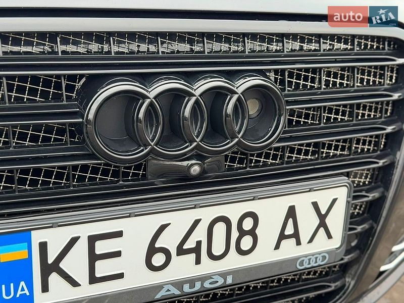 Седан Audi A8 2012 в Павлограді