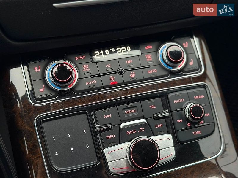 Седан Audi A8 2012 в Павлограді