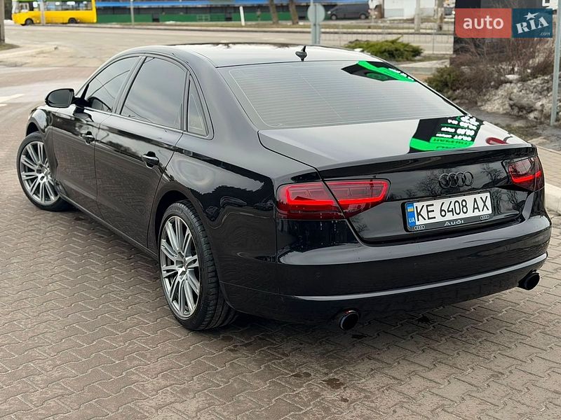 Седан Audi A8 2012 в Павлограді