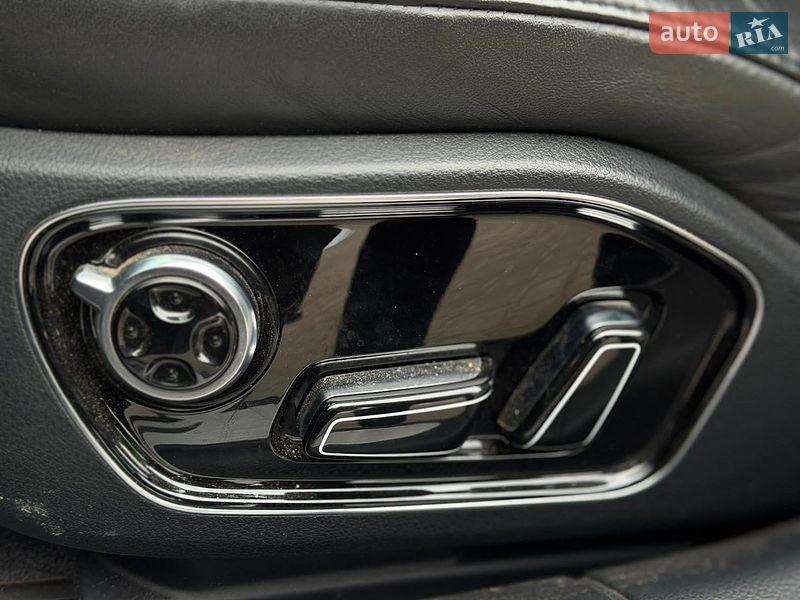 Седан Audi A8 2012 в Павлограді