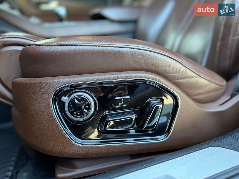 Седан Audi A8 2014 в Кривом Роге