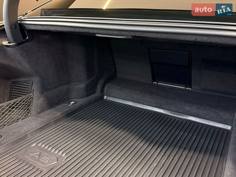 Седан Audi A8 2019 в Одесі